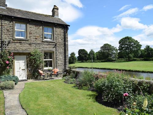 Eshton House | River View Cottage: Family-Friendly Retreat with 9.6 Rating