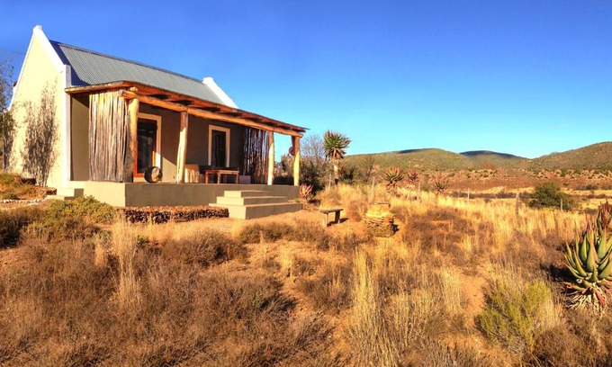 Calitzdorp House | Scenic River View Cottages - Guest Rated 9/10 with Kitchen