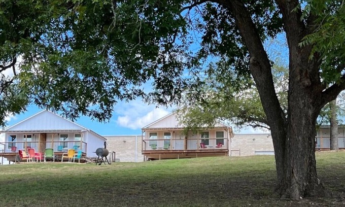 Kerrville Cabin | River View Double Queen Cottage with Pool & Spa Amenities