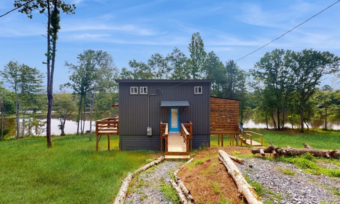 Cedar Bluff House | River-view home with fire pit, grill, nearby attractions