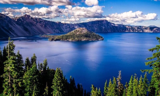 Chiloquin House | River View!! Pets Ok! Short drive to Crater Lake!!