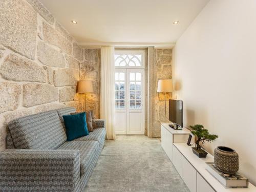 Sao Nicolau Apartment | River-View Retreat in Porto