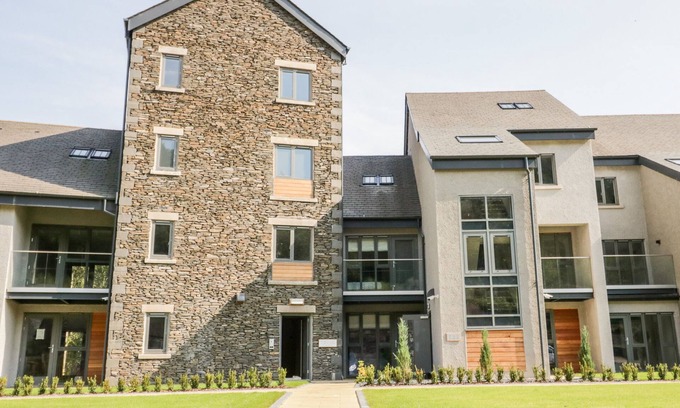 Backbarrow Cottage | Romantic River View Retreat in Backbarrow with Breakfast