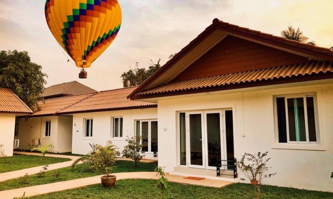 Vang Vieng House | Scenic River View Villas with Family-Friendly Amenities