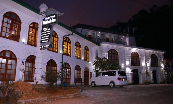 Nallathanniya Hotel | Welcoming River View Wathsala Inn with Pool & Dining