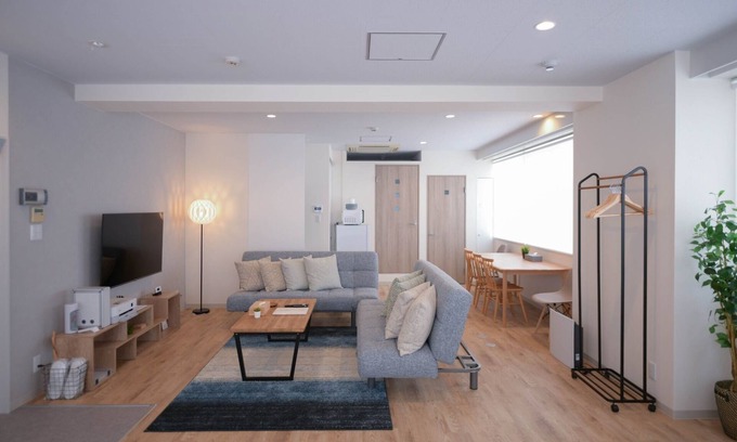 Hiroshima City Centre Apartment | Top-Rated River Villas: Spacious Condo with Kitchen & Breakfast