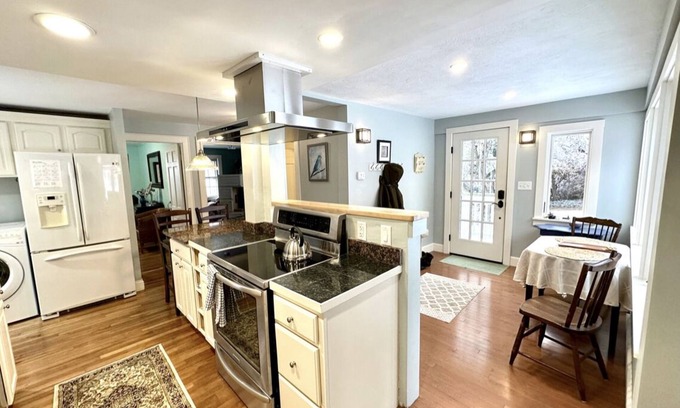 South Eliot House | Serene River Walk Retreat with Private Woods & Gardens