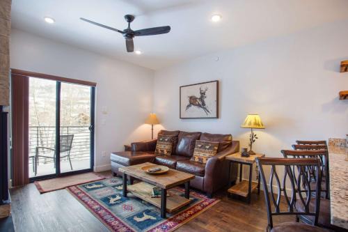 Silverthorne House | Enjoy Family-Friendly Retreat at River West Buffalo Condo