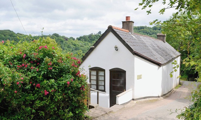 Symonds Yat Cottage | Comfortable 2 Bedroom Stay with Kitchen in Symonds Yat