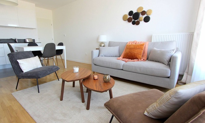 Chessy Apartment | Disneyland View Apartment for 6 with Spa & Breakfast