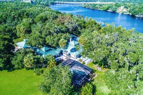Riverview Bed & Breakfast | Seaside Escape at Riverbend Retreat with Oceanfront Views