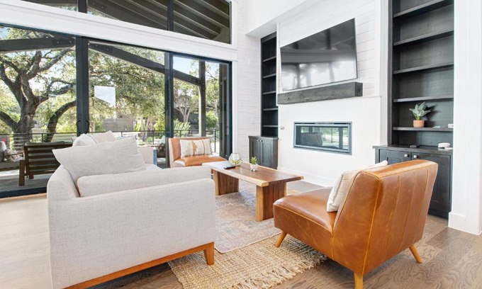 Spicewood House | Inviting Riverbend Treehouse #3: Pool & Hot Tub Awaits!