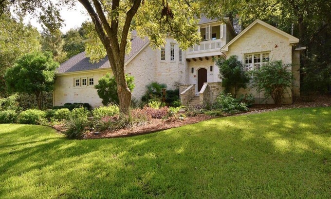 Rivercrest House | Experience Rivercrest Oasis: Lakefront Retreat with Private Dock