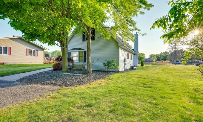 Au Gres Cottage | Riverfront Au Gres Cottage: Guest Rated 9.8 with Fire Pit