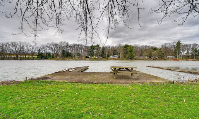 Baldwinsville Apartment | Riverside Apartment in Baldwinsville with Shared Deck