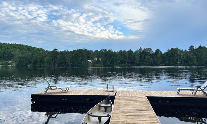 Notre-Dame-du-Laus Cottage | Cozy Riverfront Getaway with Pool and Breakfast Included