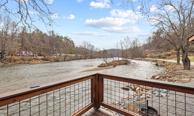 Sylva House | Cozy Riverfront Retreat with Mountain Views & Family Amenities