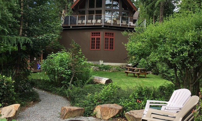 Gold Bar Ski Chalet | Riverfront Chalet with Breathtaking Views in Cascade Mountains