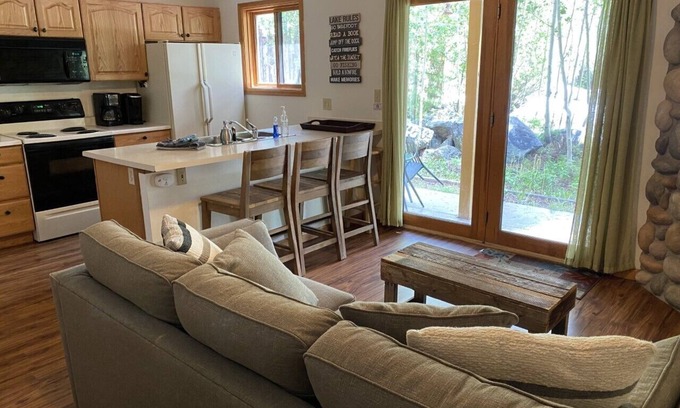 Grand Lake Condo | Riverfront Condo with Patio: 9.8 Rated Stay Near Town