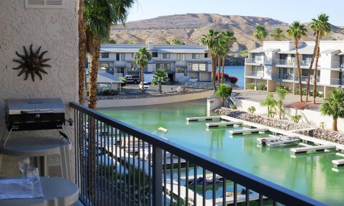 Bullhead City Condo | Riverfront Condo with Pool, Spa & Stunning River Dock