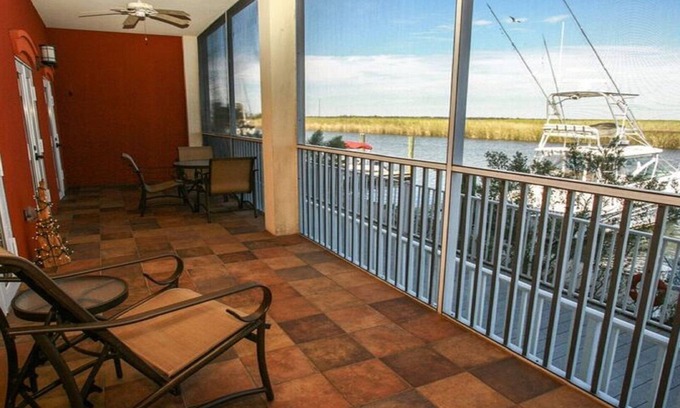 Historic Downtown Apalachicola Condo | Pet-Friendly Riverfront Condo on Apalachicola River