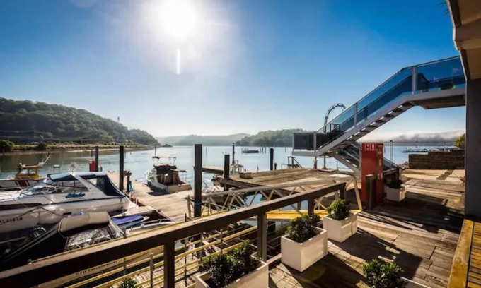 Brooklyn Apartment | Beautiful Riverfront Getaway with Pool and Water Views