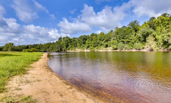Telogia House | Riverfront Florida Escape with Grill and Fire Pit!