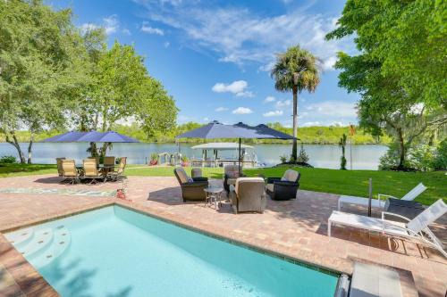 LaBelle Apartment | Riverfront Florida Studio with Pool & Hot Tub Access