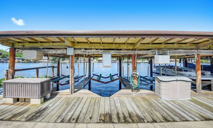 Astor Condo | Relaxing Riverfront Florida Getaway with Pool & Spa Access