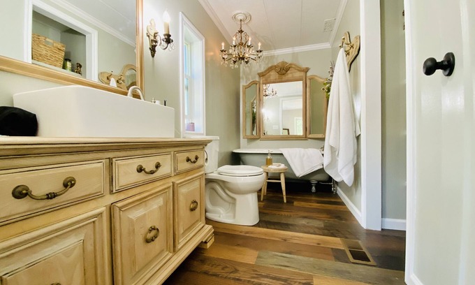 Trail House | Riverfront Retreat: 3BD/2BA with Spa Bath & Fishing