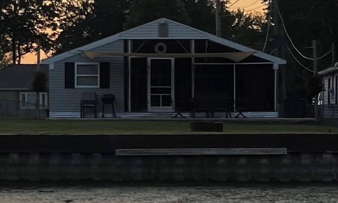 Bay City House | Idyllic Riverfront Getaway: Family-Friendly with Kitchen
