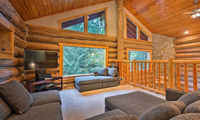 Gold Bar Cottage | Cozy Riverfront Log Cabin Near Stevens Pass Awaits You!