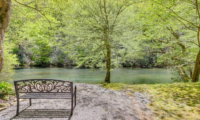 Hayesville House | Experience Riverfront Hayesville Retreat: Family-Friendly Fun!