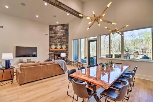Heber Springs House | Scenic Riverfront Home in Heber Springs with Dock Access!
