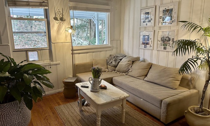 Mamaroneck House | Experience a Historic Riverfront Retreat in Mamaroneck