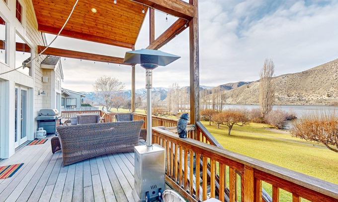 Orondo House | Riverside Retreat: Enjoy Pool, Tennis & Boat Launch Access