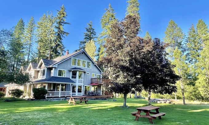 Trout Lake House | Riverfront Lodge: Ideal Retreat for Larger Groups