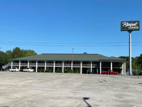 Burkesville Cabin | Discover Riverfront Lodge: Pet-Friendly with a Pool