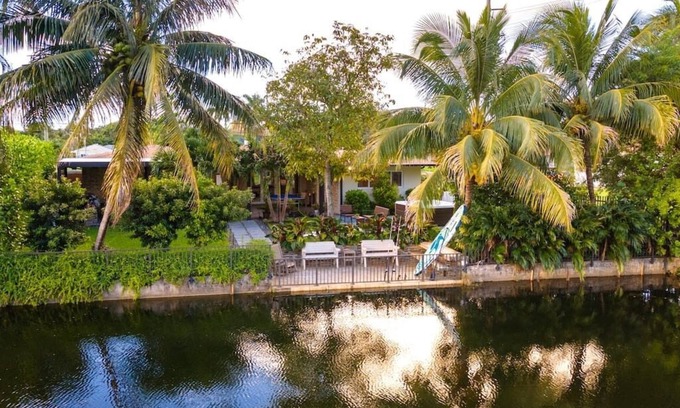 El Portal Villa | Riverfront Luxury Villa w/Paddle Boards & Jacuzzi!