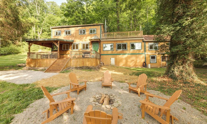 Milford Cottage | Delightful Riverfront Milford Getaway with Kayaks & Deck