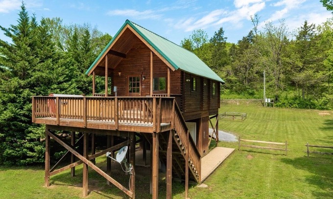 Luray Cabin | Escape to Line Cabin: River & Mountain Views with Hot Tub