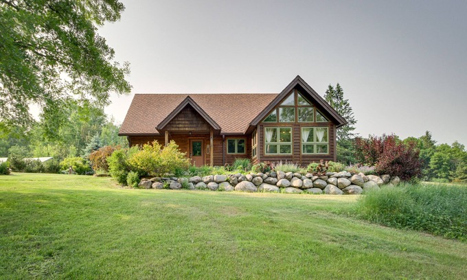 Palisade House | Scenic Riverfront Retreat in Savanna State Forest