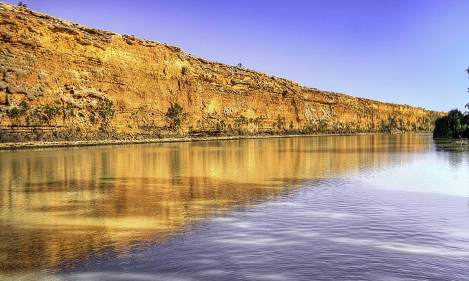 Murraylands House | Scenic Riverfront Retreat at Big Bend with Family Amenities
