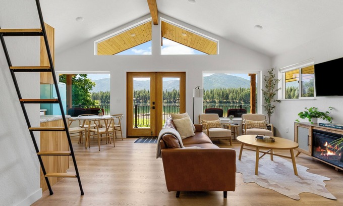 Thompson Falls House | Top-Rated Riverfront Retreat with Family-Friendly Amenities