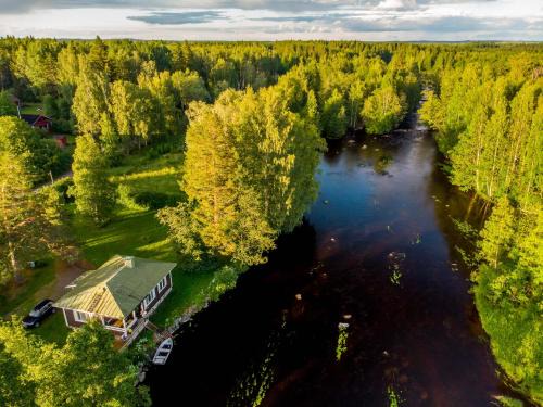 Lasakoski Ski Chalet | Riverfront Retreat Willa Lohi with sauna, rapids & wild nature