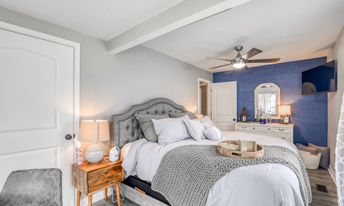 Front Royal Cottage | Riverside Retreat with Hot Tub & Child-Friendly Amenities