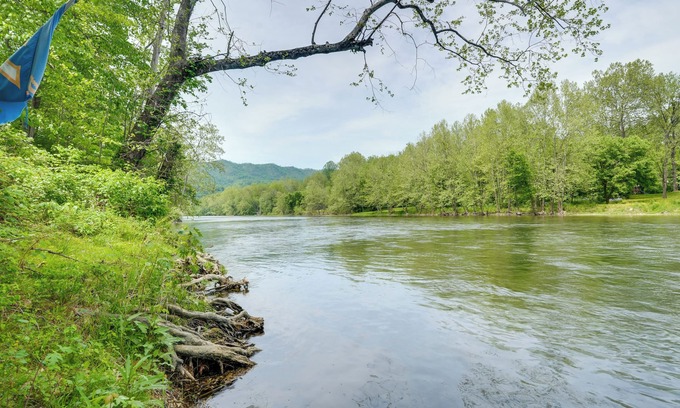 Shenandoah House | Scenic Shenandoah Riverfront Retreat with Kayaks & Tubing