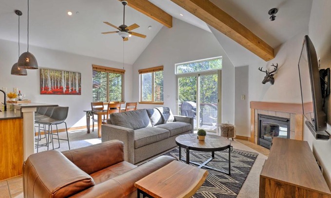 Willow Grove Apartment | Relaxing Riverfront Silverthorne Condo with Balcony & Grill