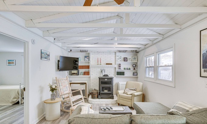 Topsham House | Inviting Riverfront Home in Topsham – 28 Mi to Portland!
