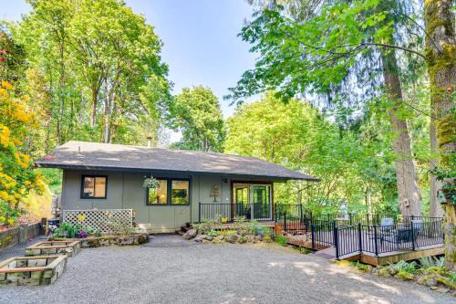 Woodland House | Guest Rated 10/10: Riverfront Cabin by Merwin Lake Park